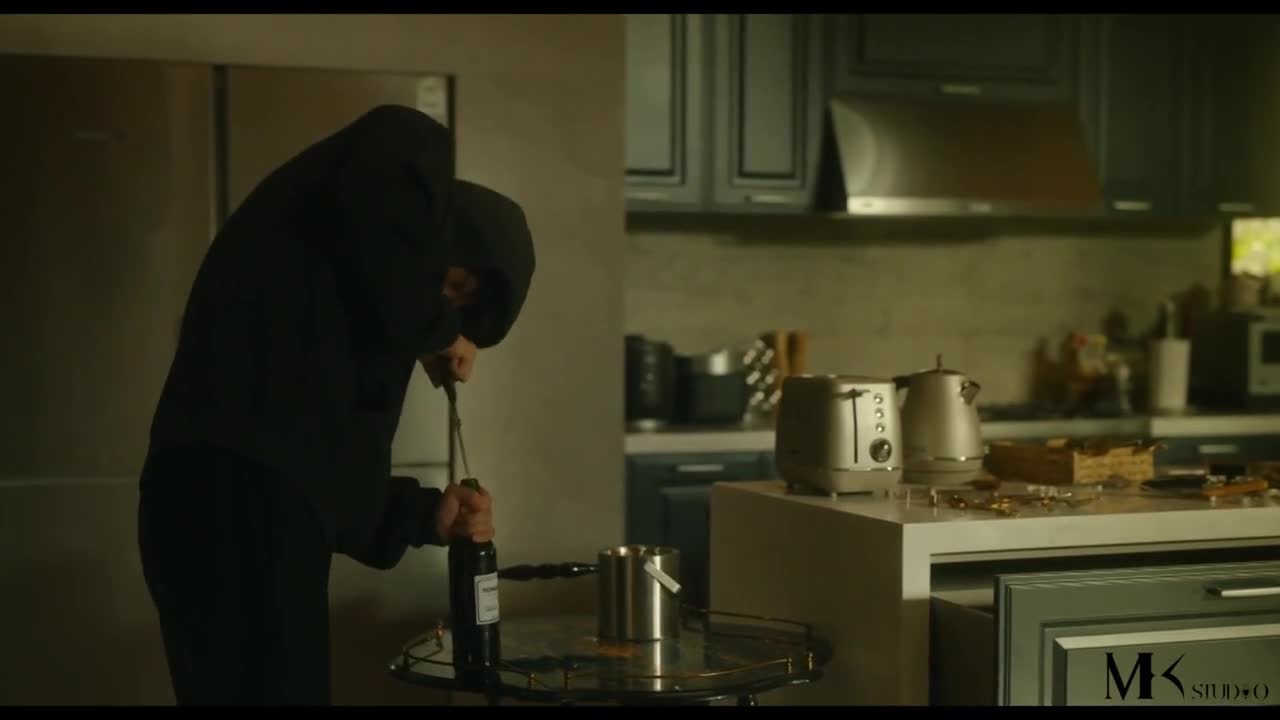 Кадры из сериала Необыкновенная семья (2024)