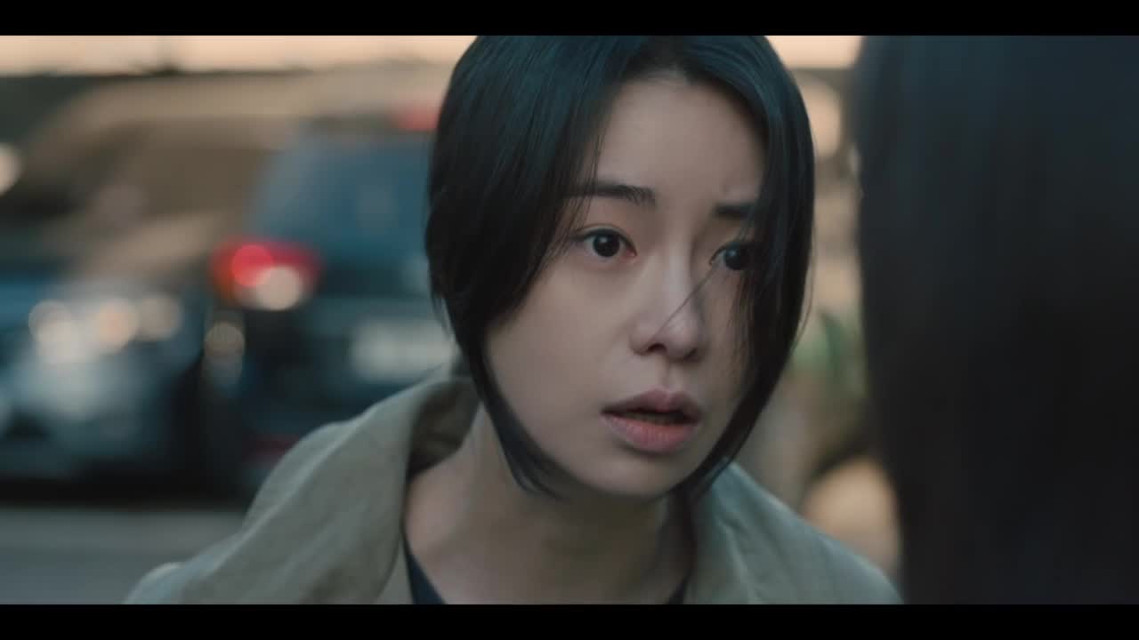 Кадры из сериала Ложь, спрятанная у меня в саду (2023)