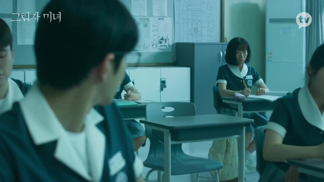 Кадры из сериала Теневая красотка 9 серия 1 сезон (2021)